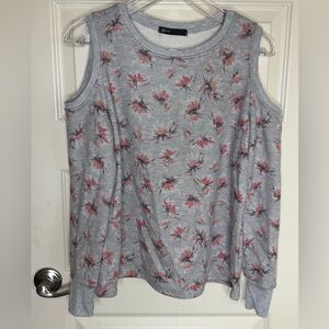 Gibson Women’s size XS long sleeve shirt with shoulder cutouts